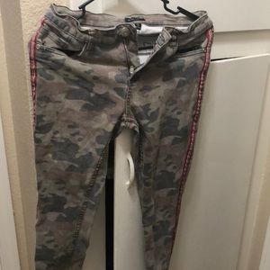 Skinny camouflage jeans with stripe on the side